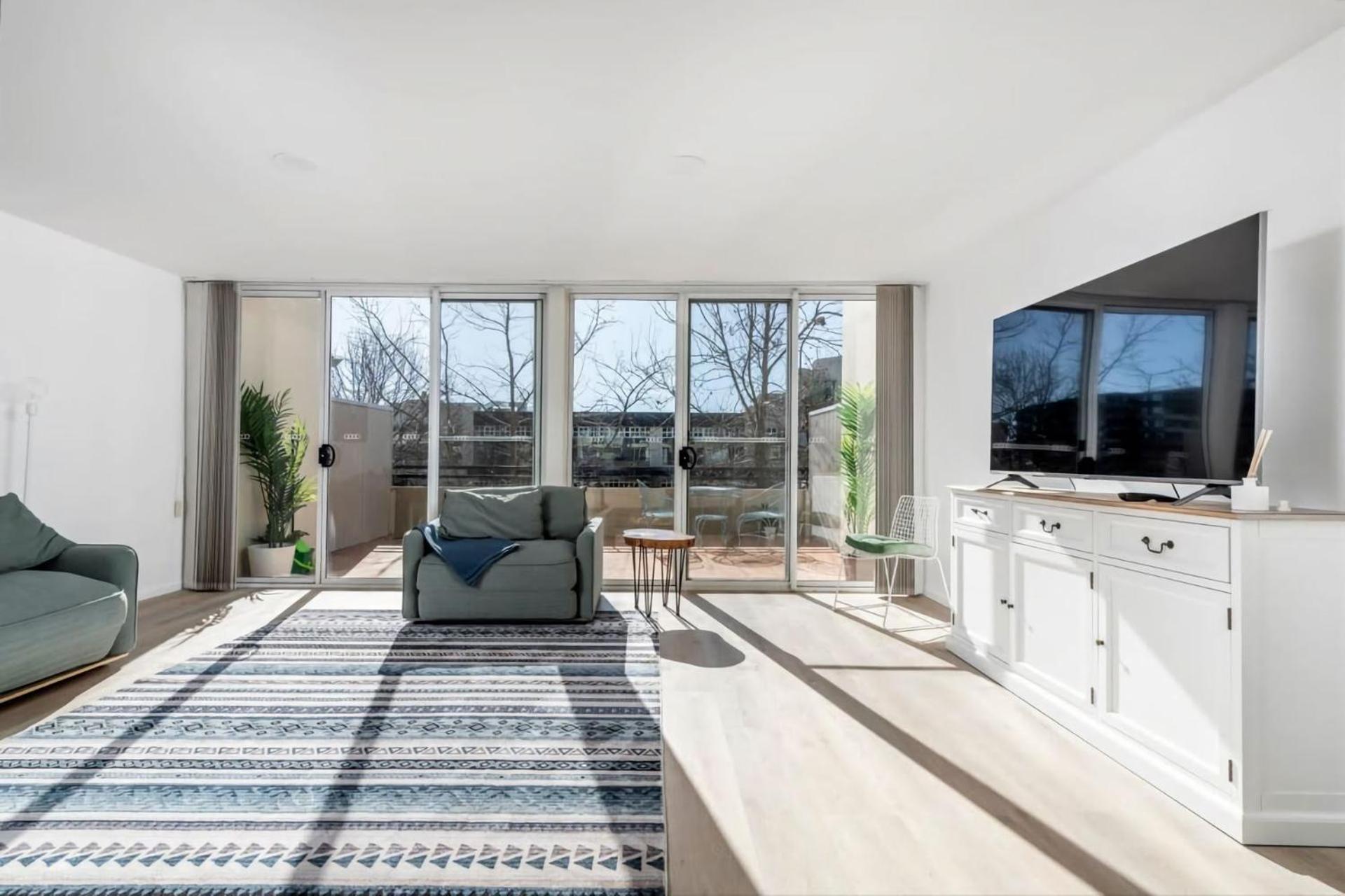 Beautiful 3 Bedroom Townhouse Located In Dickson Apartment