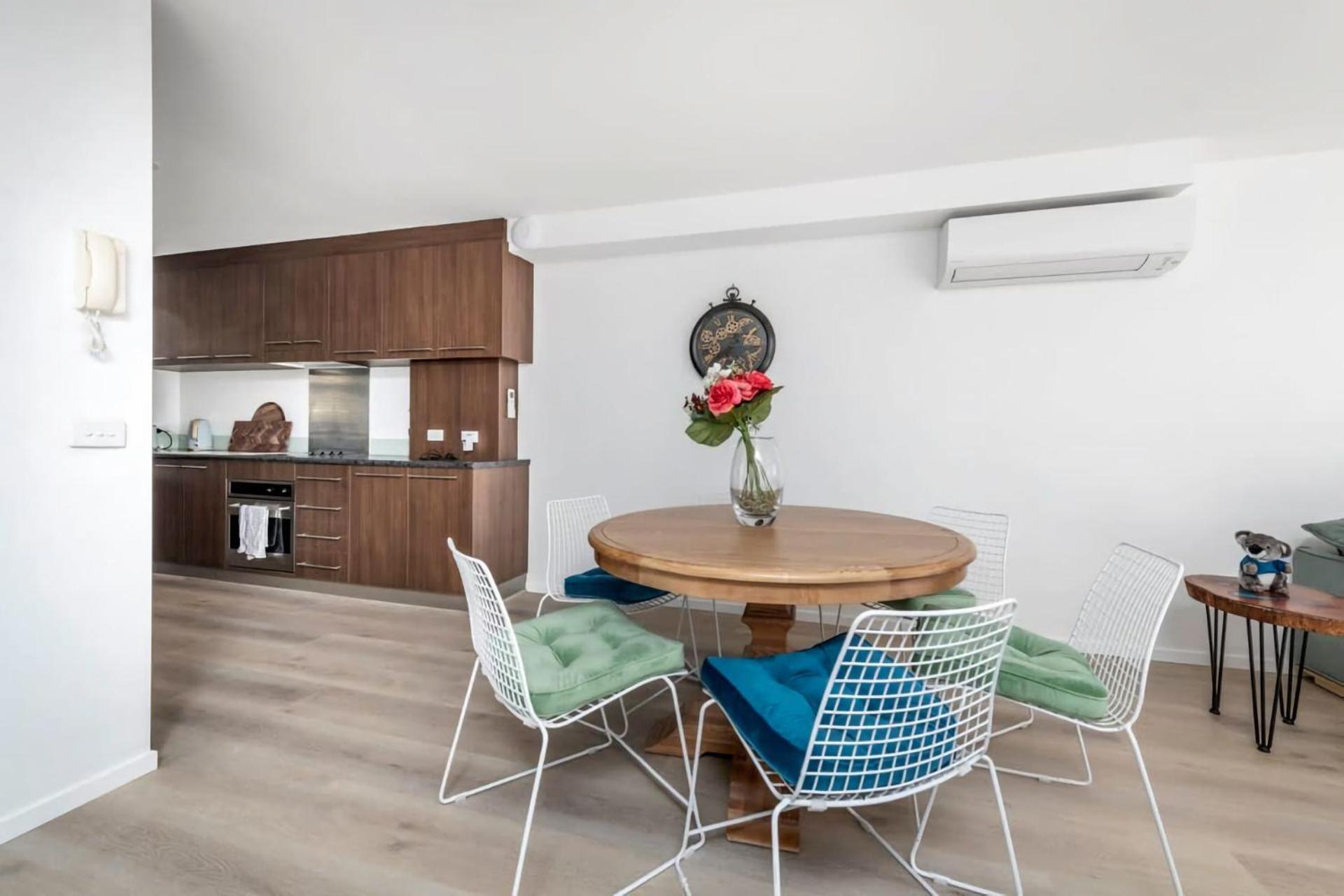 Beautiful 3 Bedroom Townhouse Located In Dickson Apartment *