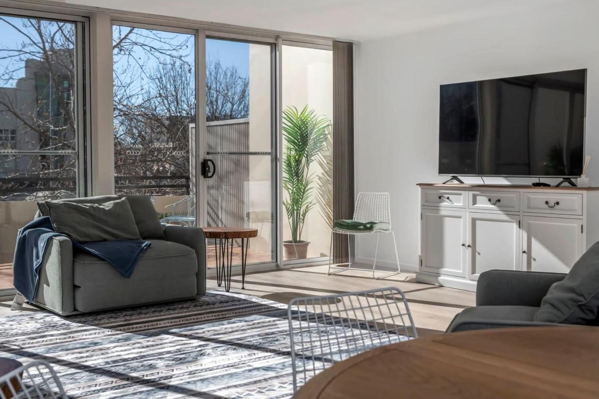 Beautiful 3 Bedroom Townhouse Located In Dickson Apartment Canberra
