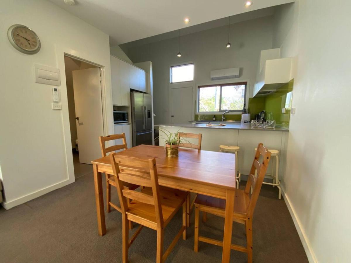 Cosy Work From Townhouse 10 Mins From Holiday home *