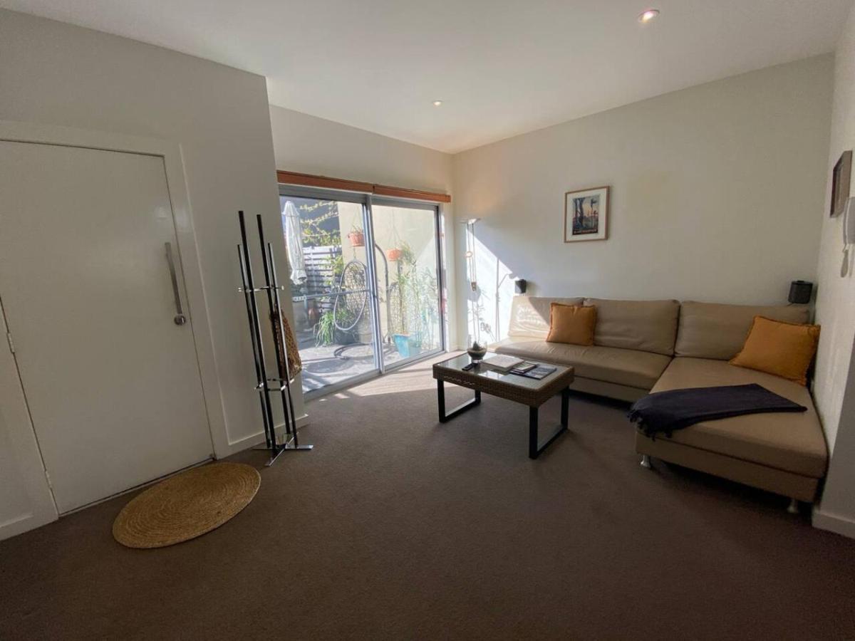 Cosy Work From Townhouse 10 Mins From * Canberra