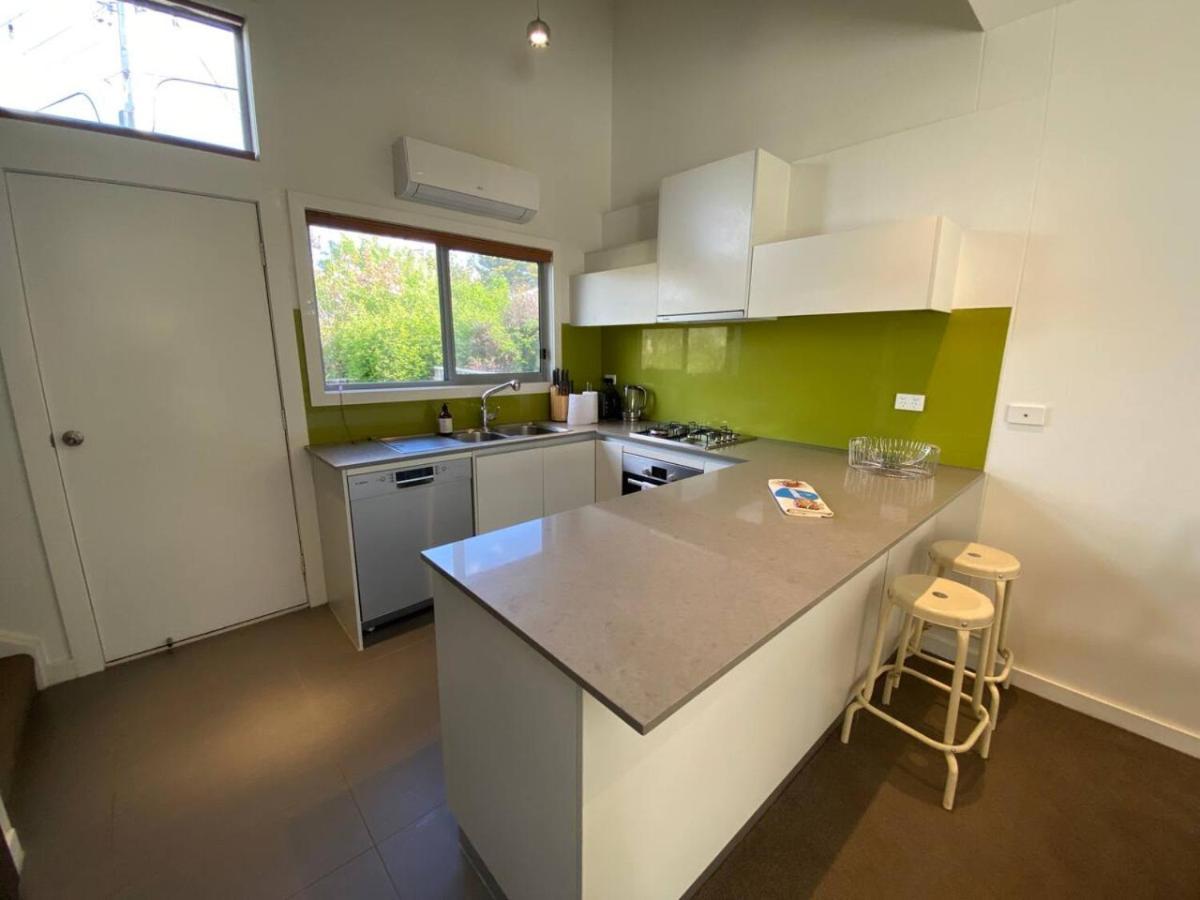 Cosy Work From Townhouse 10 Mins From