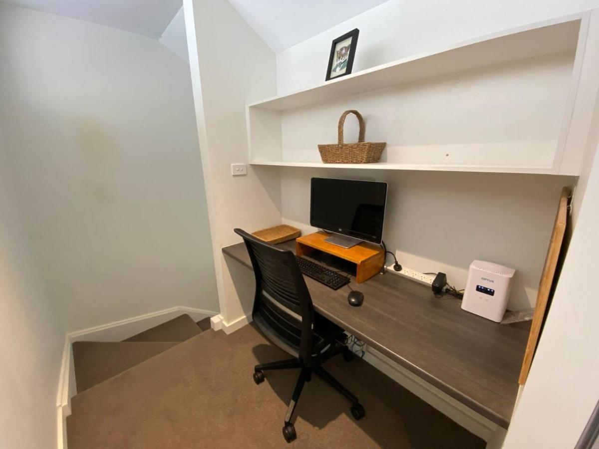 Holiday home Cosy Work From Townhouse 10 Mins From *