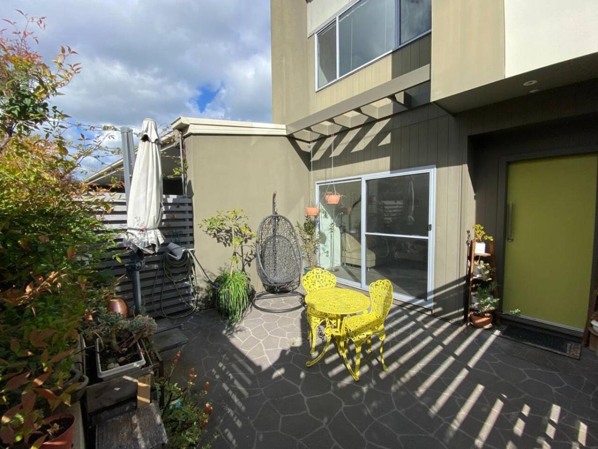 Cosy Work From Townhouse 10 Mins From Holiday home Canberra