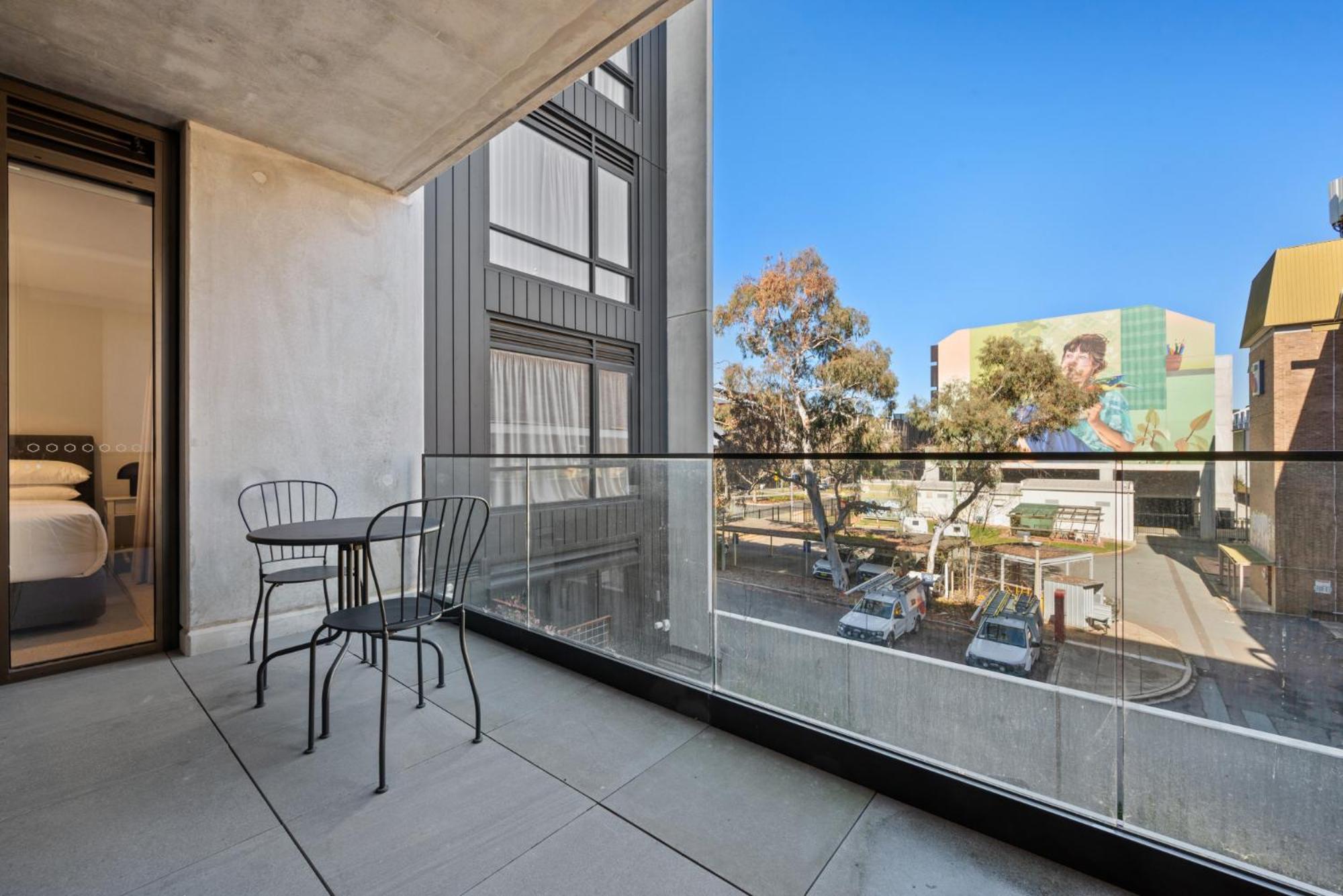 High-end 1-bed Pad In Braddon With Outdoor Dining Apartment