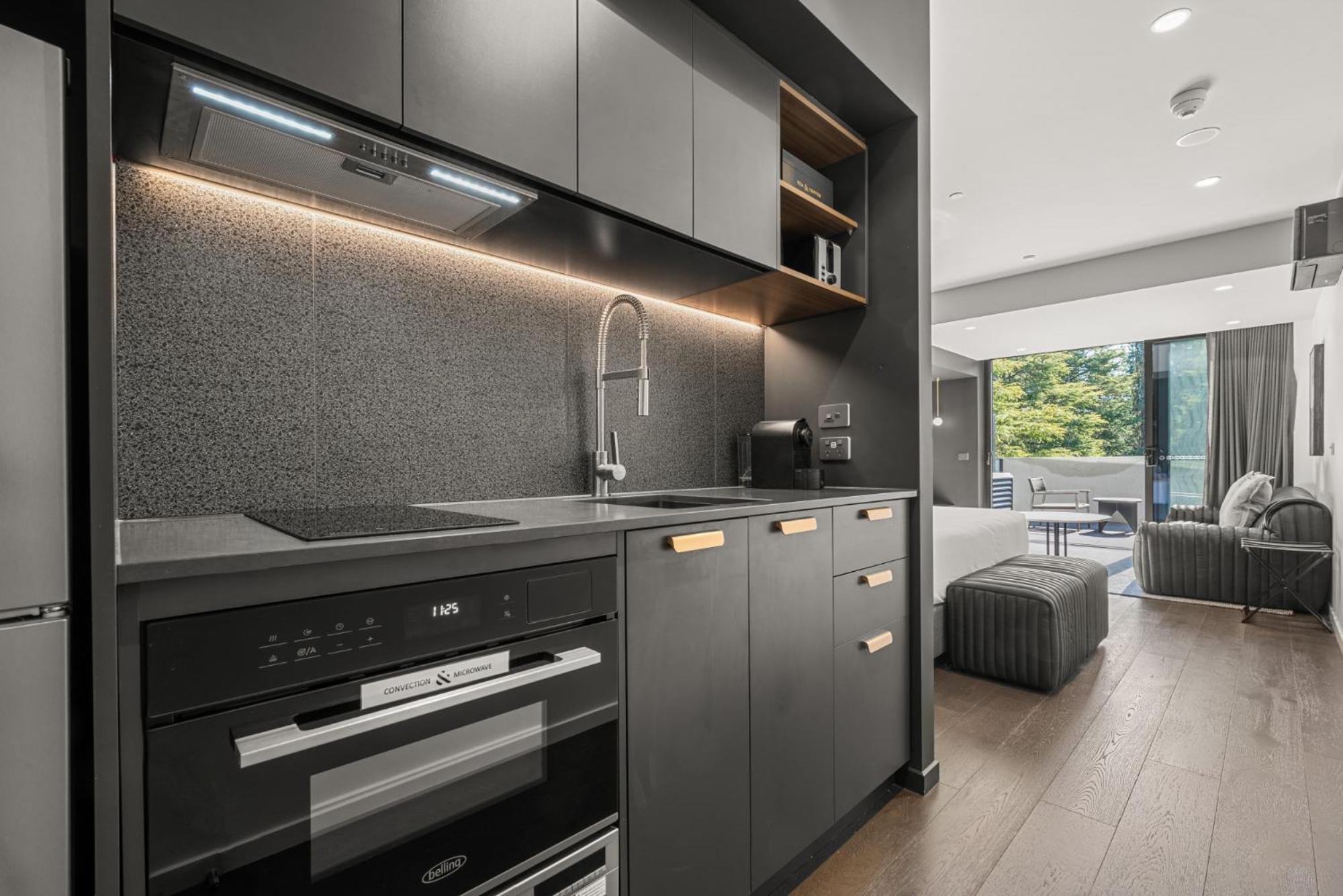 Impeccable Braddon With Outdoor Dining Apartment