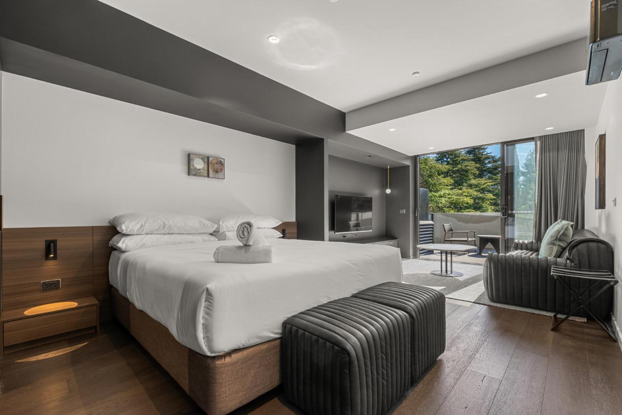 Impeccable Braddon With Outdoor Dining Canberra