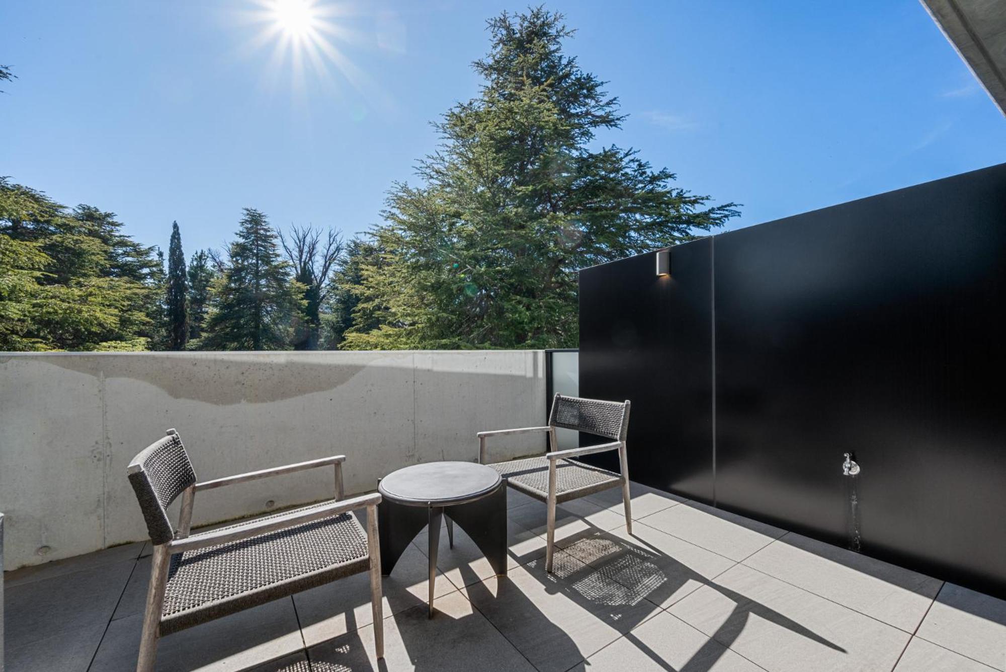 Impeccable Braddon With Outdoor Dining Apartment Canberra