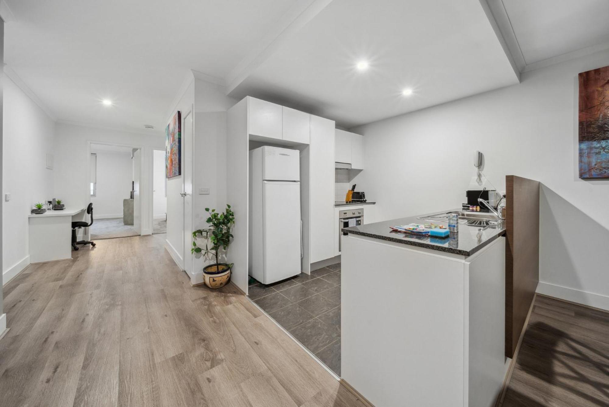 Convenient 2-bed With Pool By Parks & Amenities Apartment Canberra