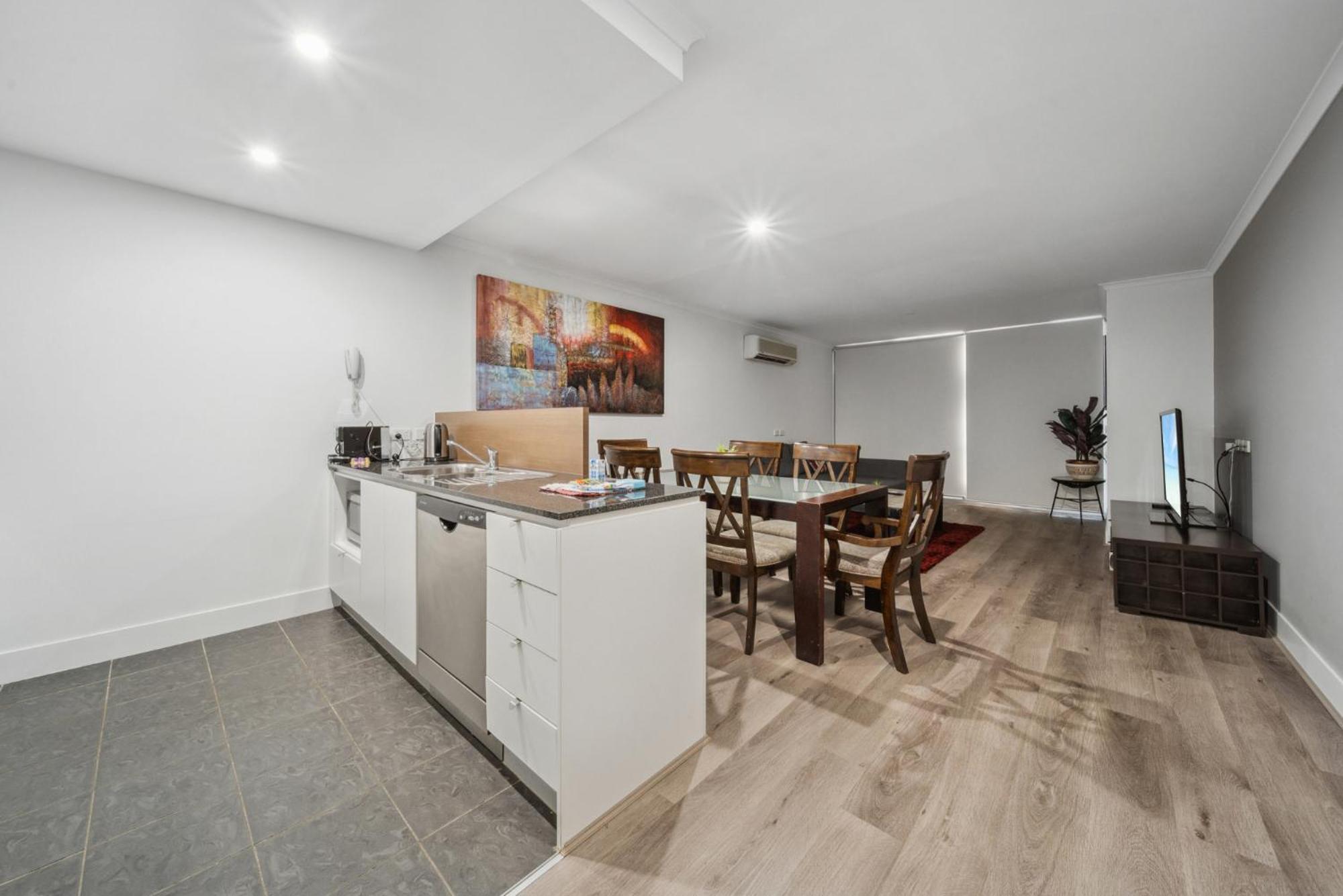 Convenient 2-bed With Pool By Parks & Amenities