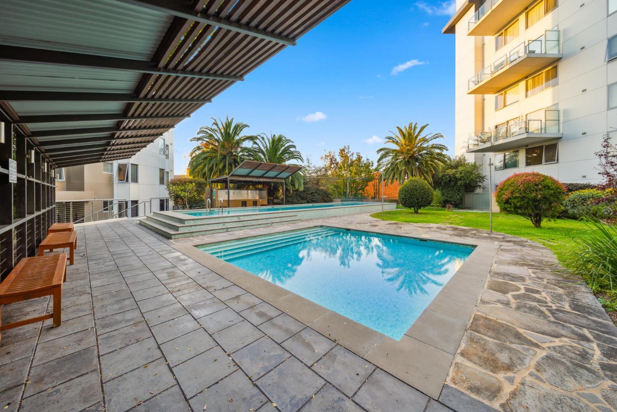Apartment Convenient 2-bed With Pool By Parks & Amenities *