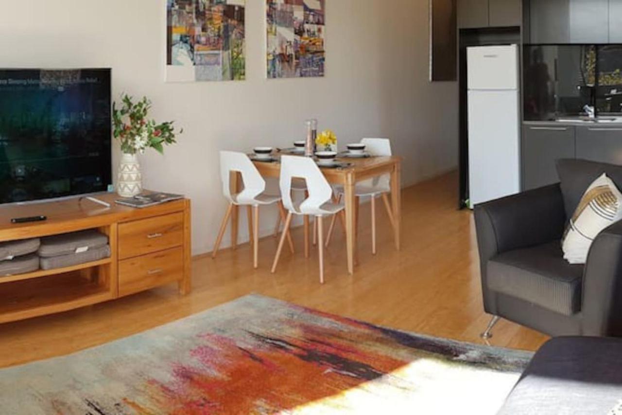 Apartment Modern - Prime Location With Heated Pool *