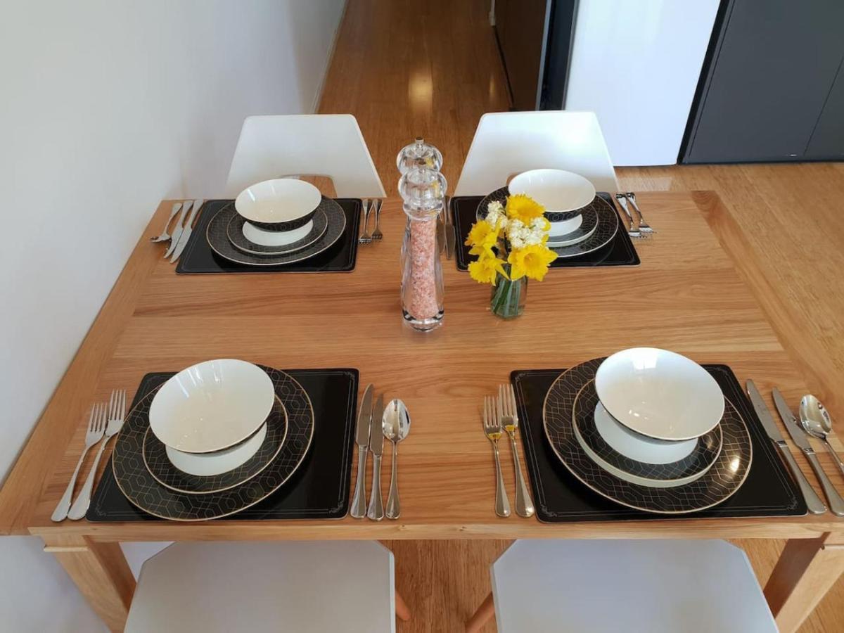 Modern - Prime Location With Heated Pool Apartment Canberra