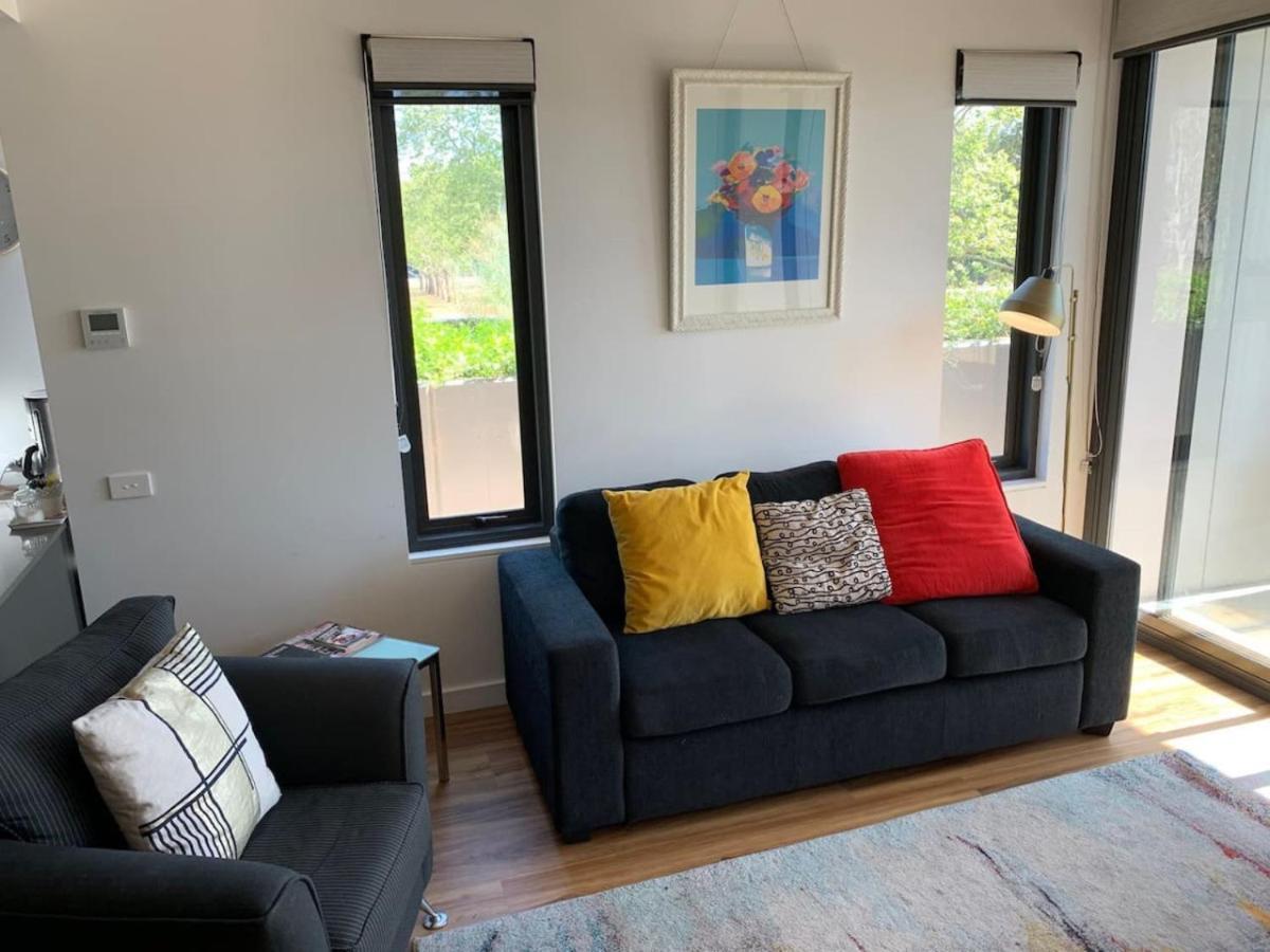 Modern - Prime Location With Heated Pool * Canberra