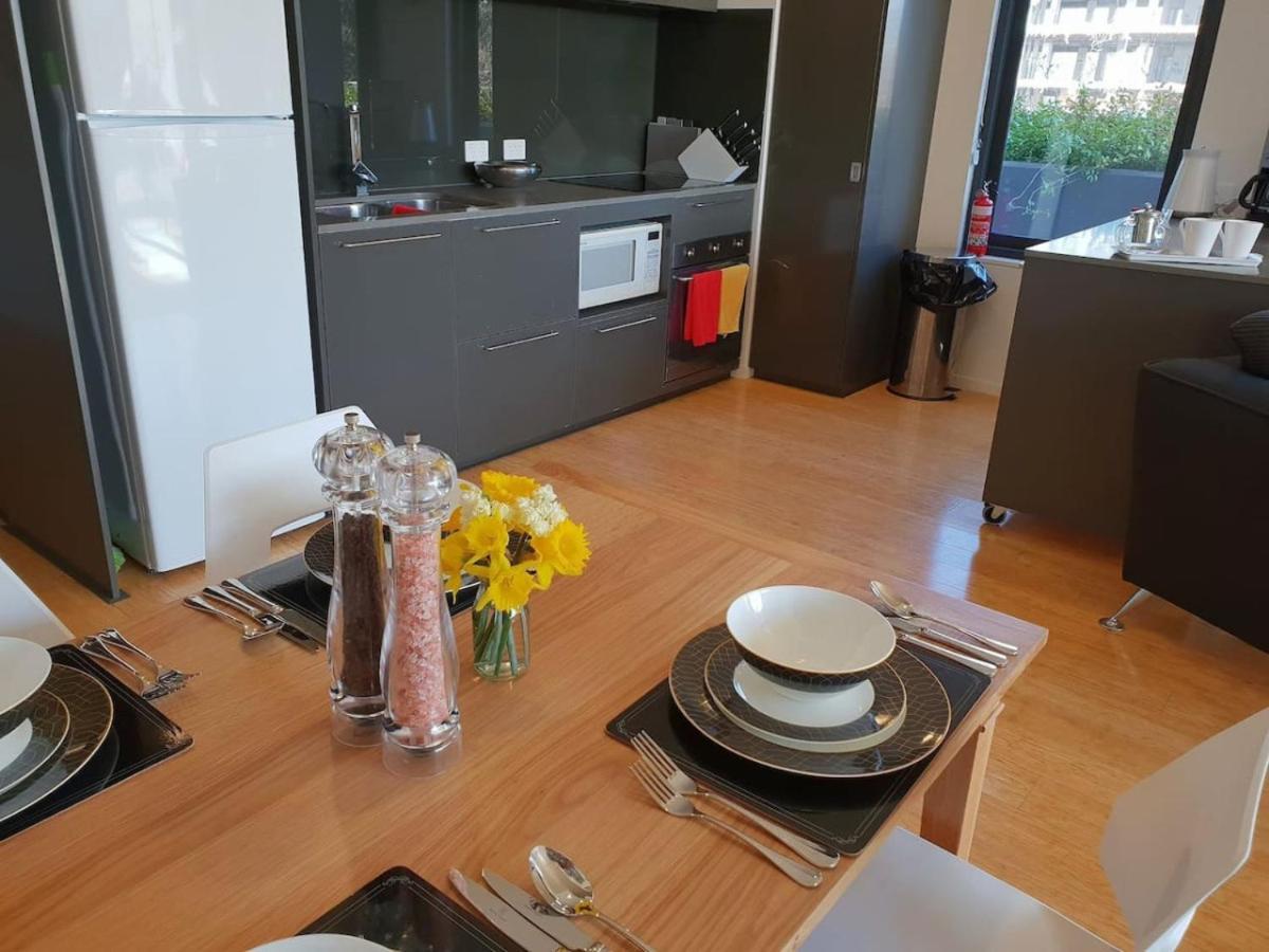Modern - Prime Location With Heated Pool Apartment Canberra