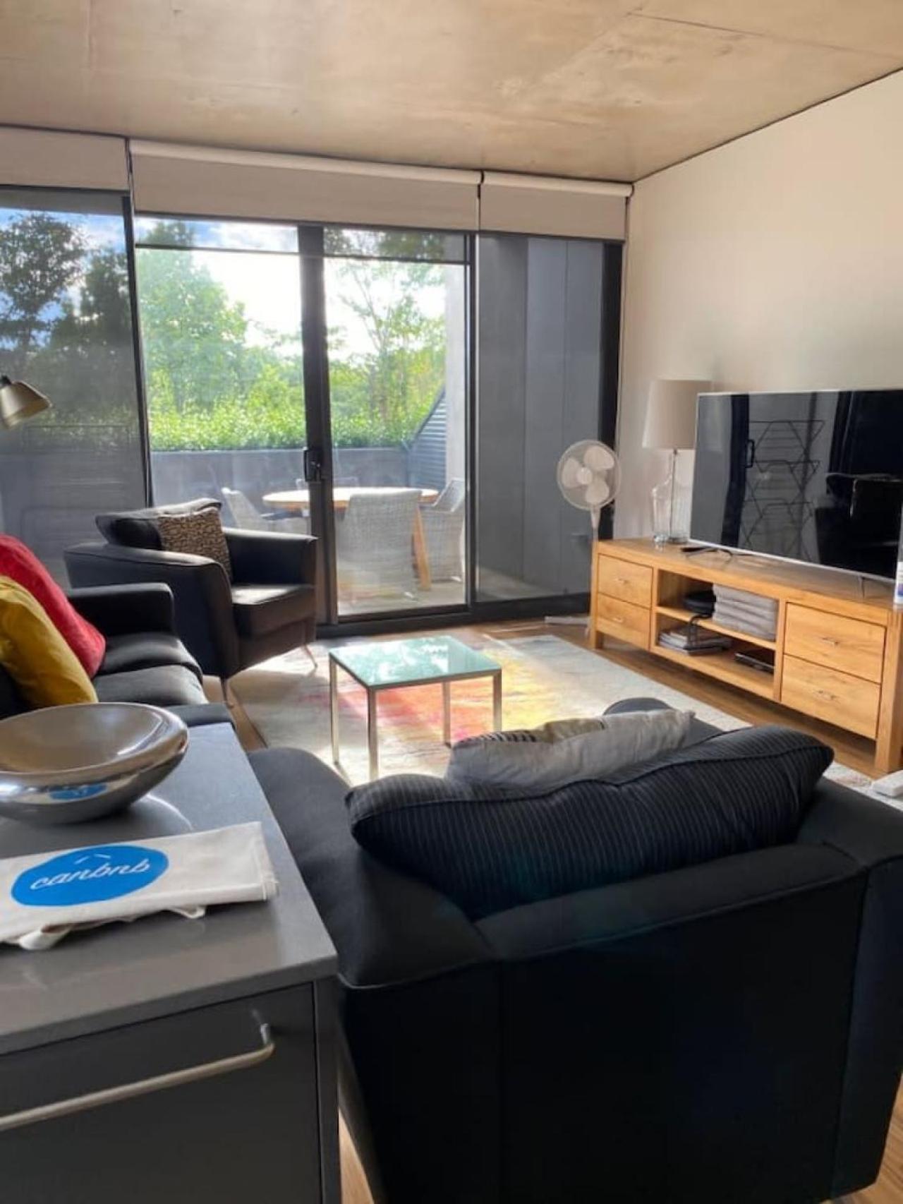 Modern - Prime Location With Heated Pool Apartment
