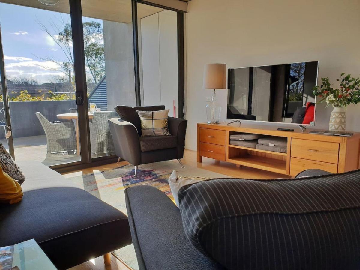 Modern - Prime Location With Heated Pool Apartment Canberra