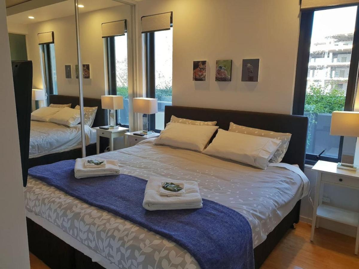Modern - Prime Location With Heated Pool Apartment Canberra