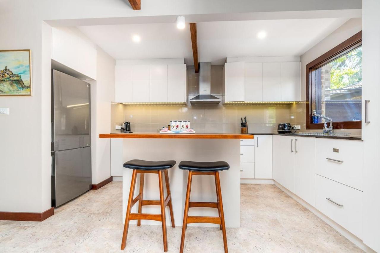 Charming Two-story 2br Townhouse In Braddon *