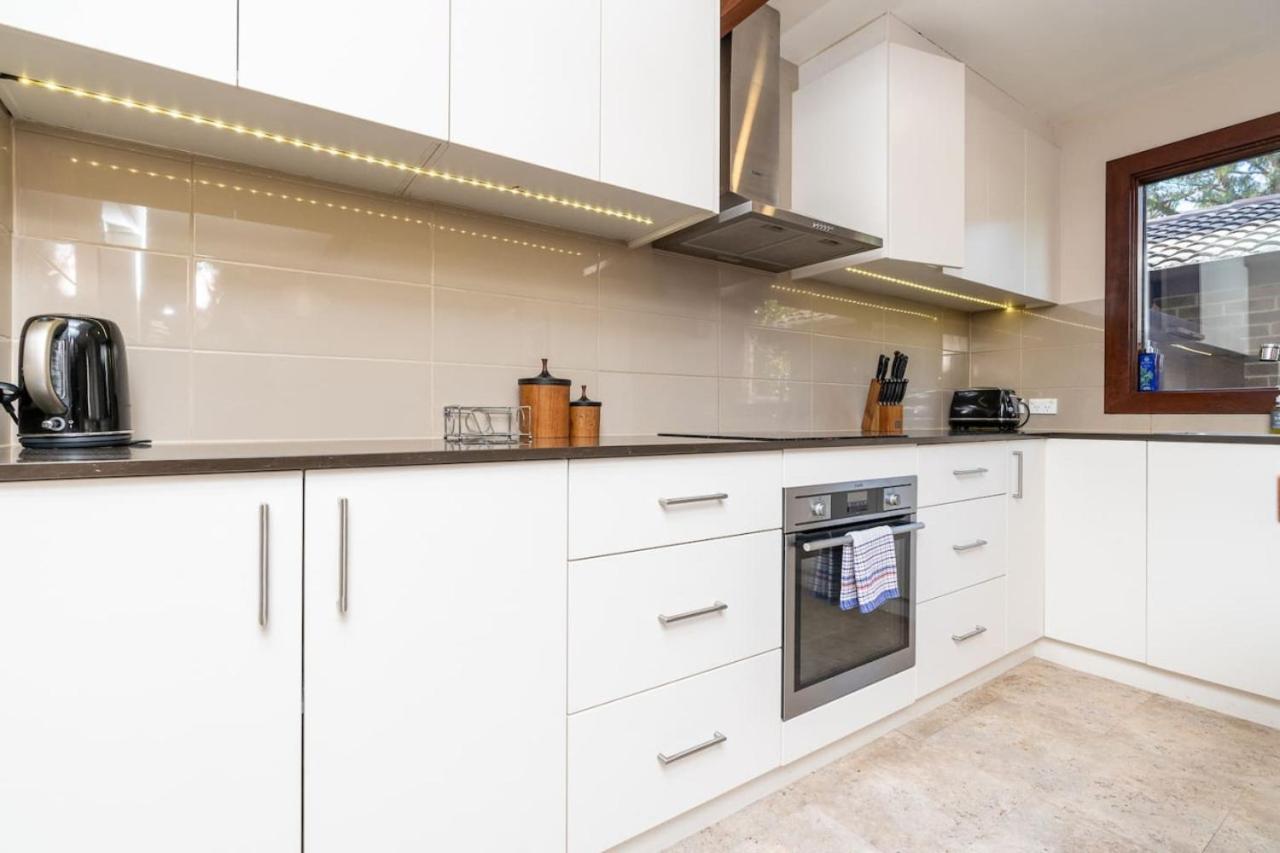 Charming Two-story 2br Townhouse In Braddon Canberra