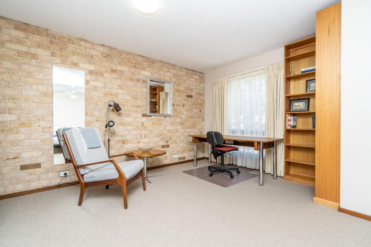 Charming Two-story 2br Townhouse In Braddon Holiday home *