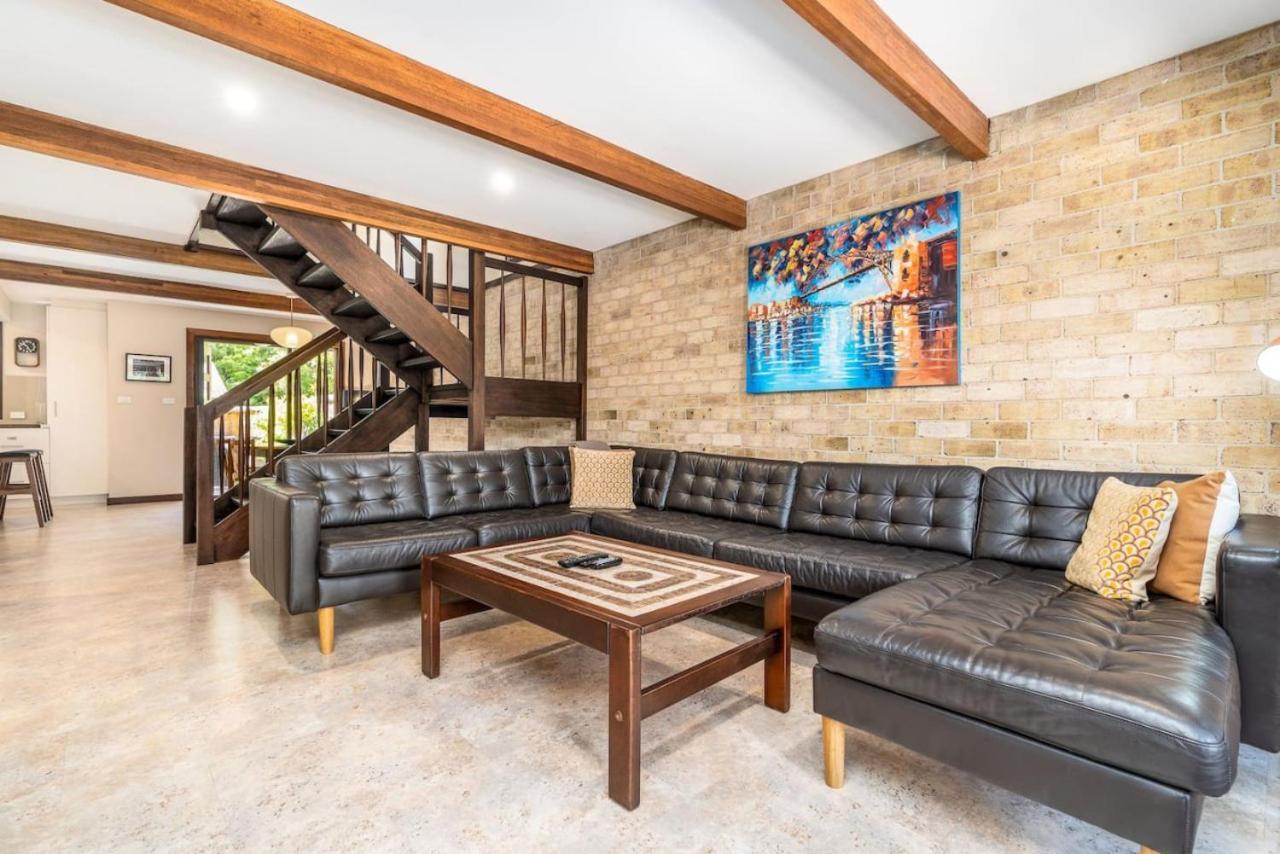 Charming Two-story 2br Townhouse In Braddon *