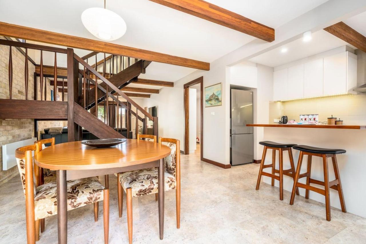 Holiday home Charming Two-story 2br Townhouse In Braddon