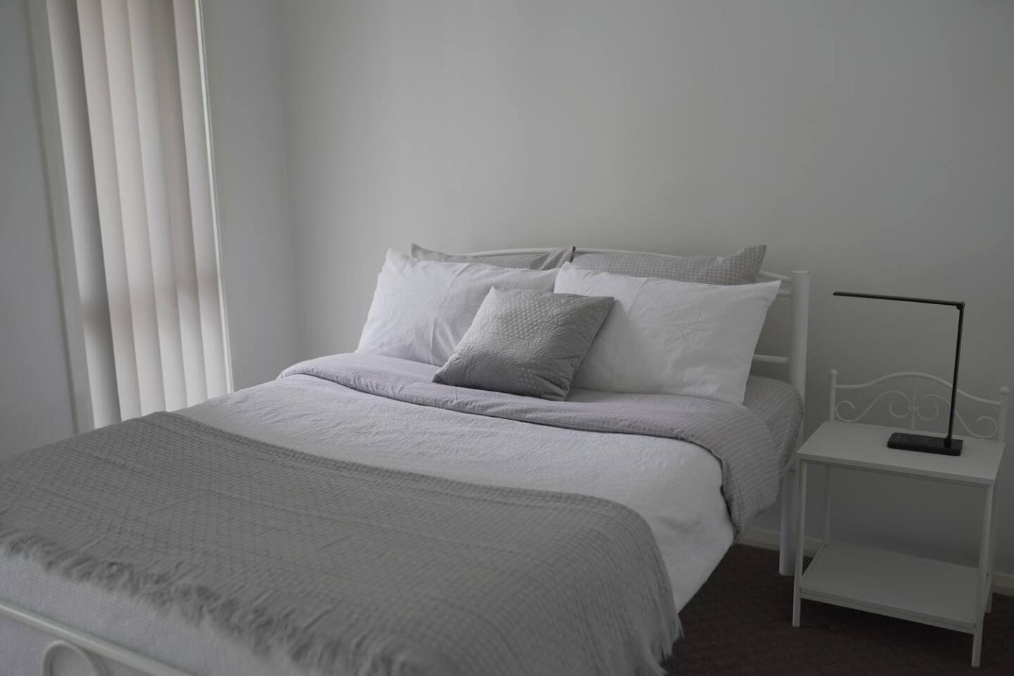 An Executive 3 Bedroom New House, To Yourself Holiday home Canberra