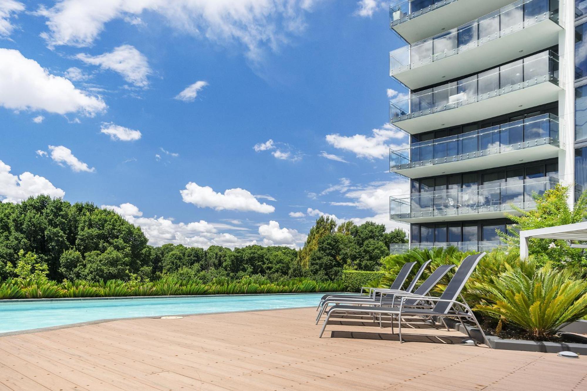 Spacious 1-bed With View In Location * Canberra