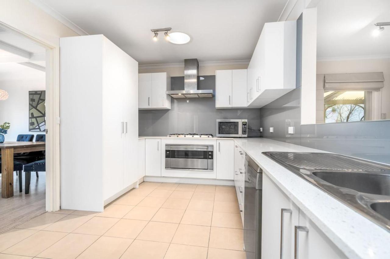 4br 2ba House Nestled In A Quiet Spot In Dickson Holiday home