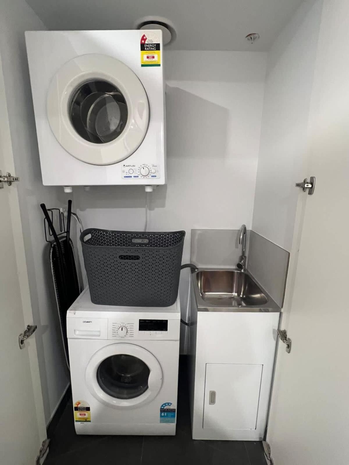 Cbd - Parking - Sleeps 4 Apartment Canberra
