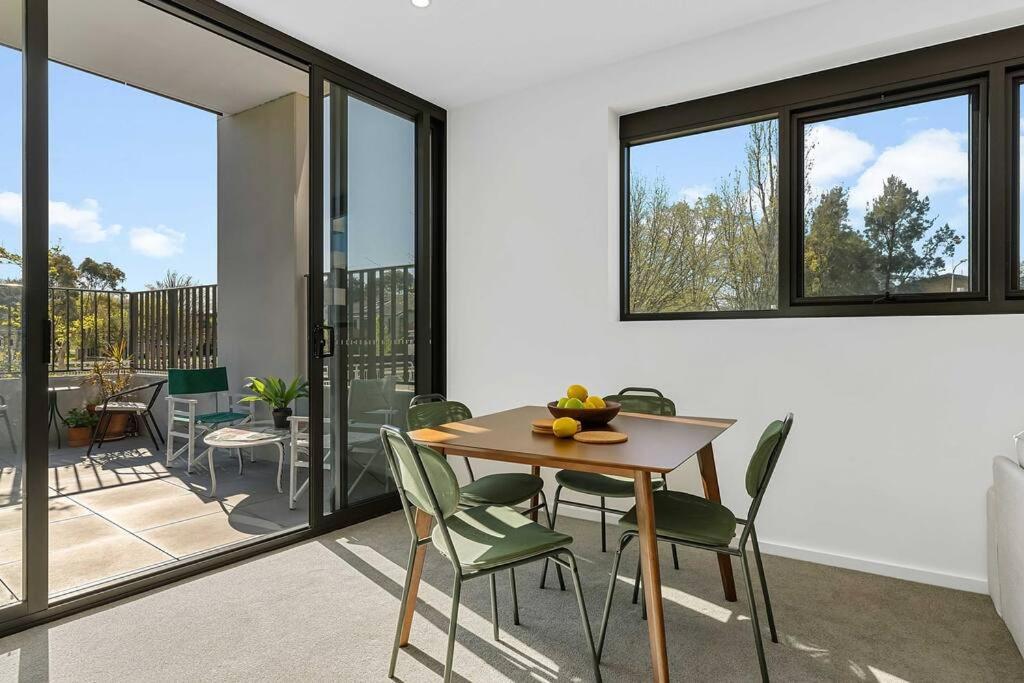 Modern Art And Private Entrance & Plenty Free Parking *