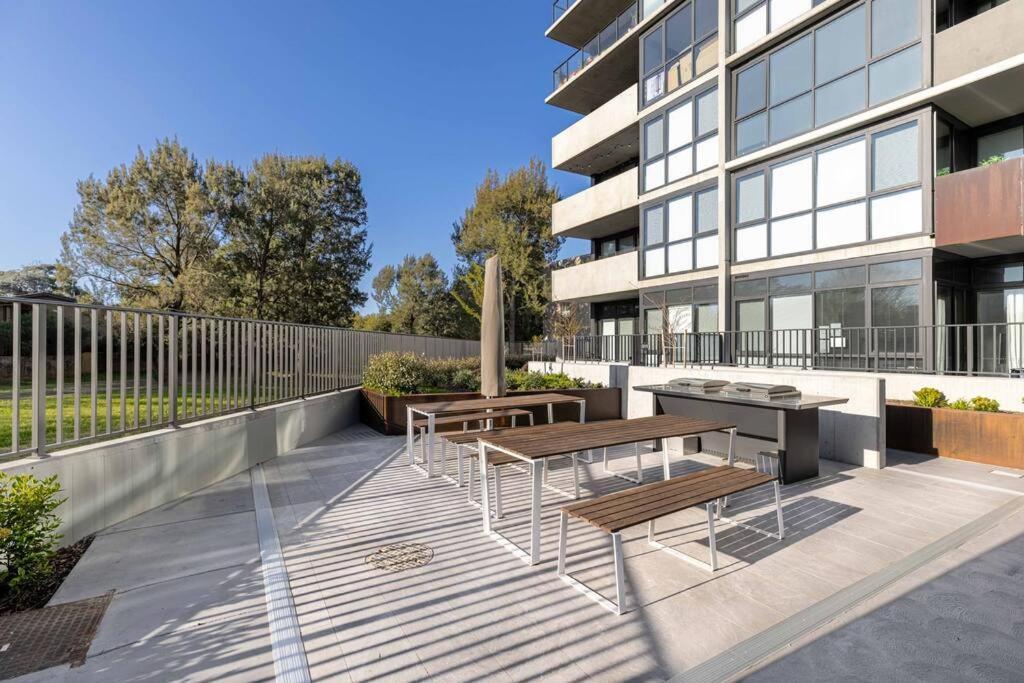 Modern Art And Private Entrance & Plenty Free Parking Holiday home *