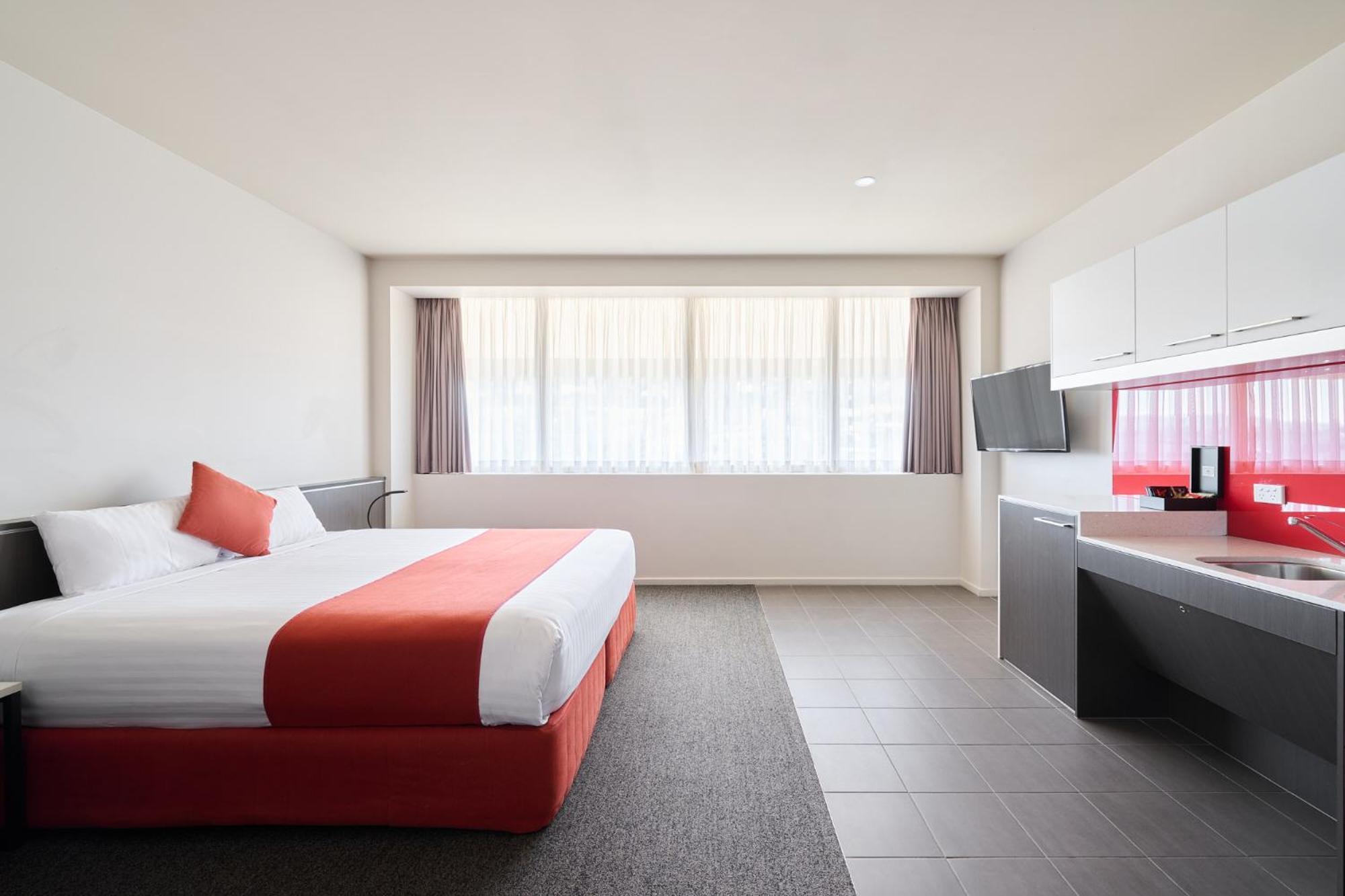 Abode Woden Aparthotel 4*
