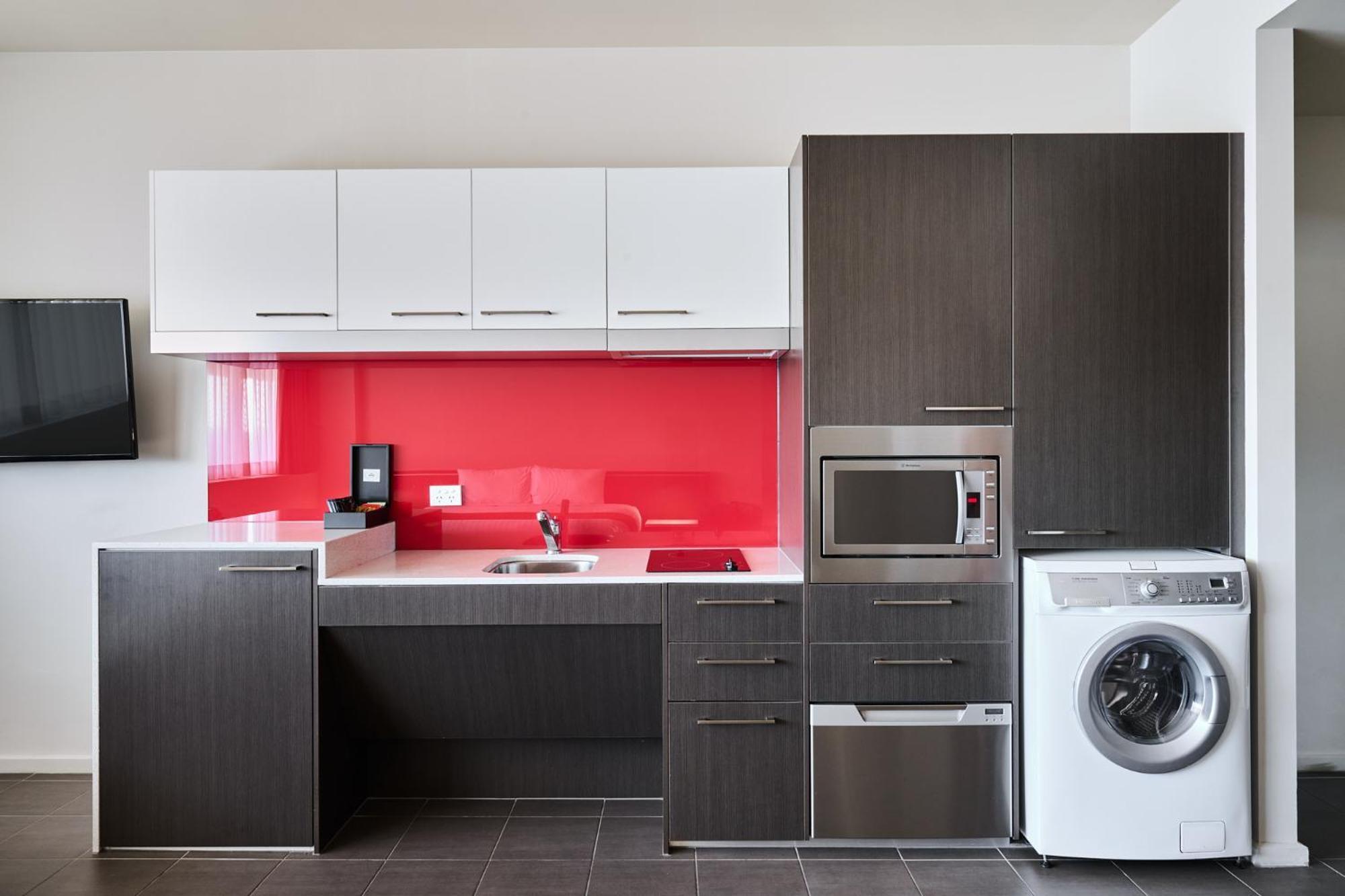 Aparthotel Abode Woden 4*