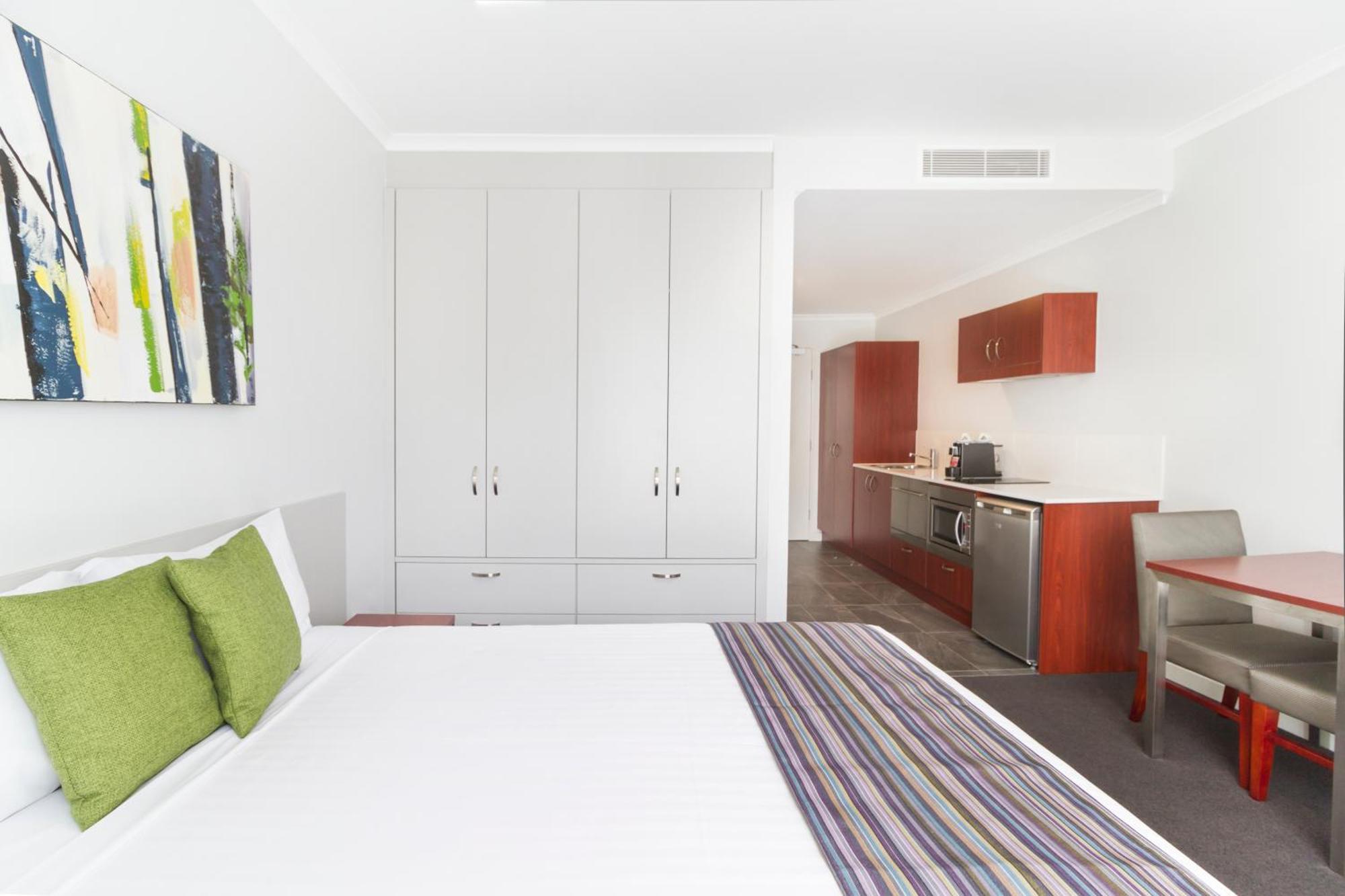 Abode Narrabundah 4* Canberra