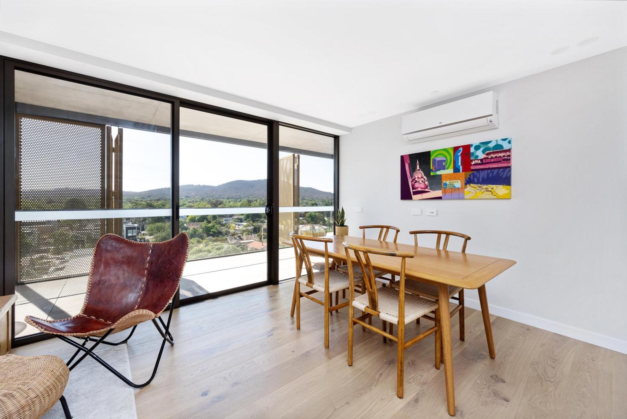 Kashmir - Luxury Floor - Mountain View Apartment Canberra