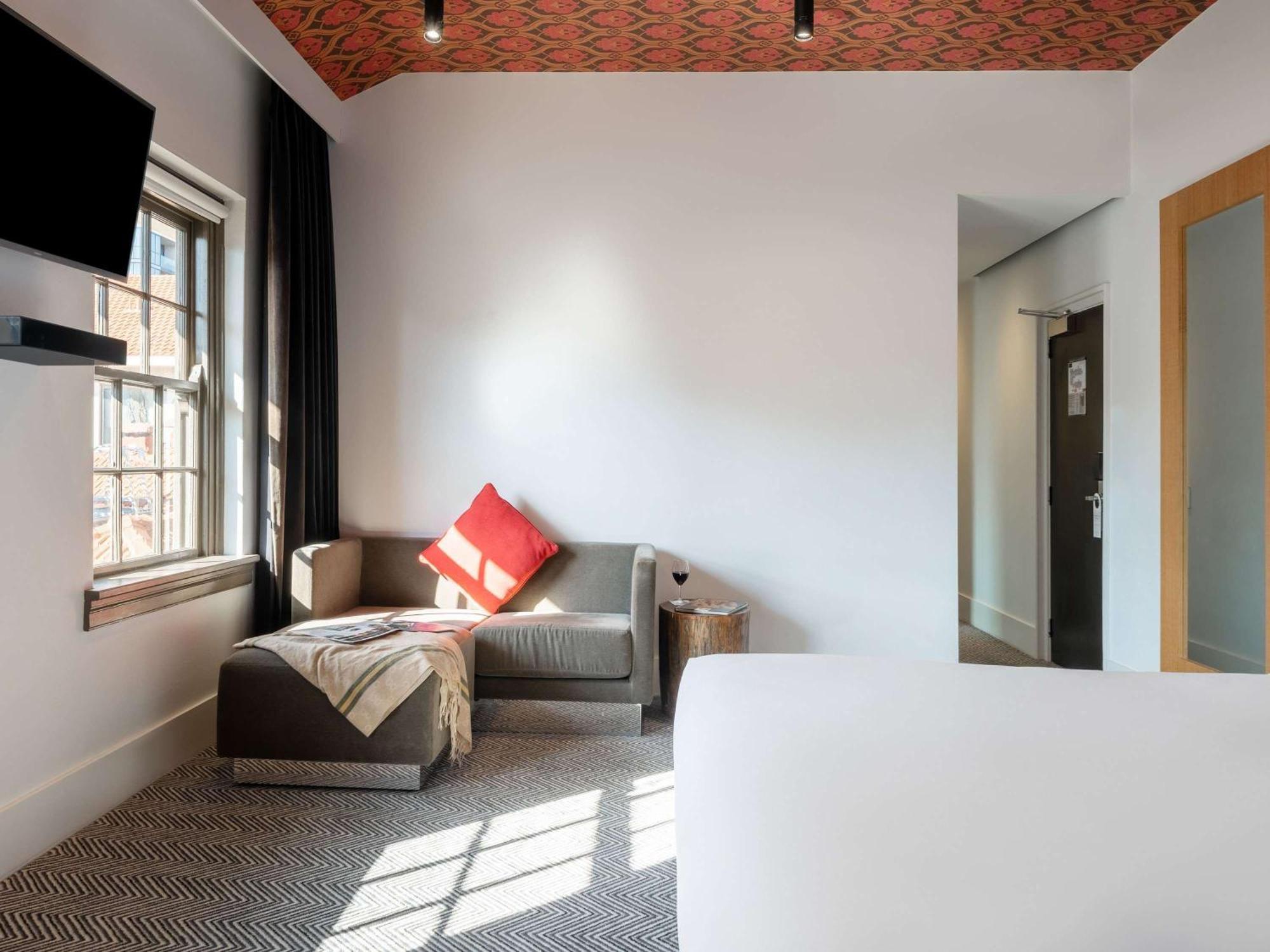 Hotel Peppers Gallery 4*