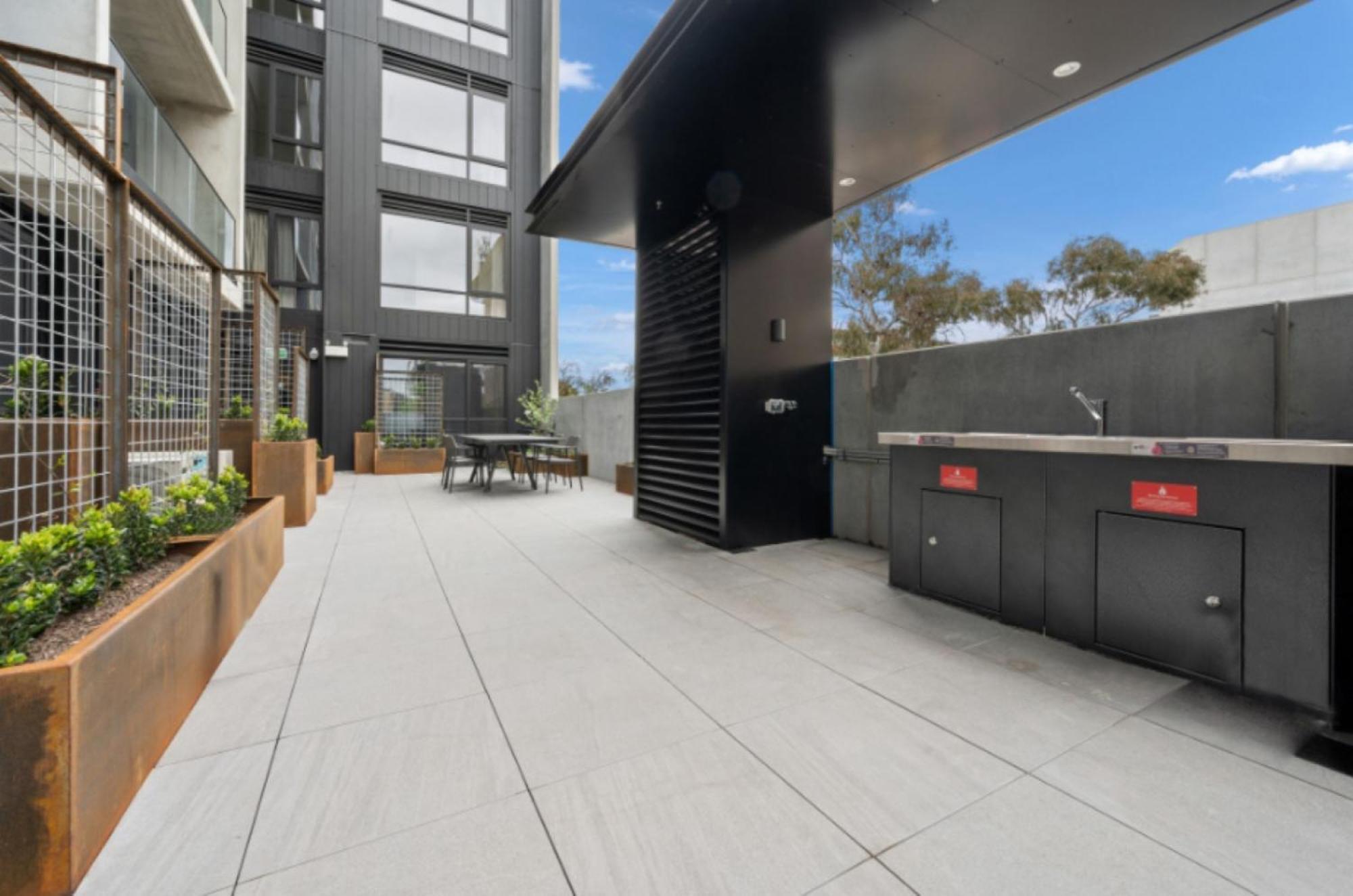 Impeccable Braddon With Outdoor Dining Apartment