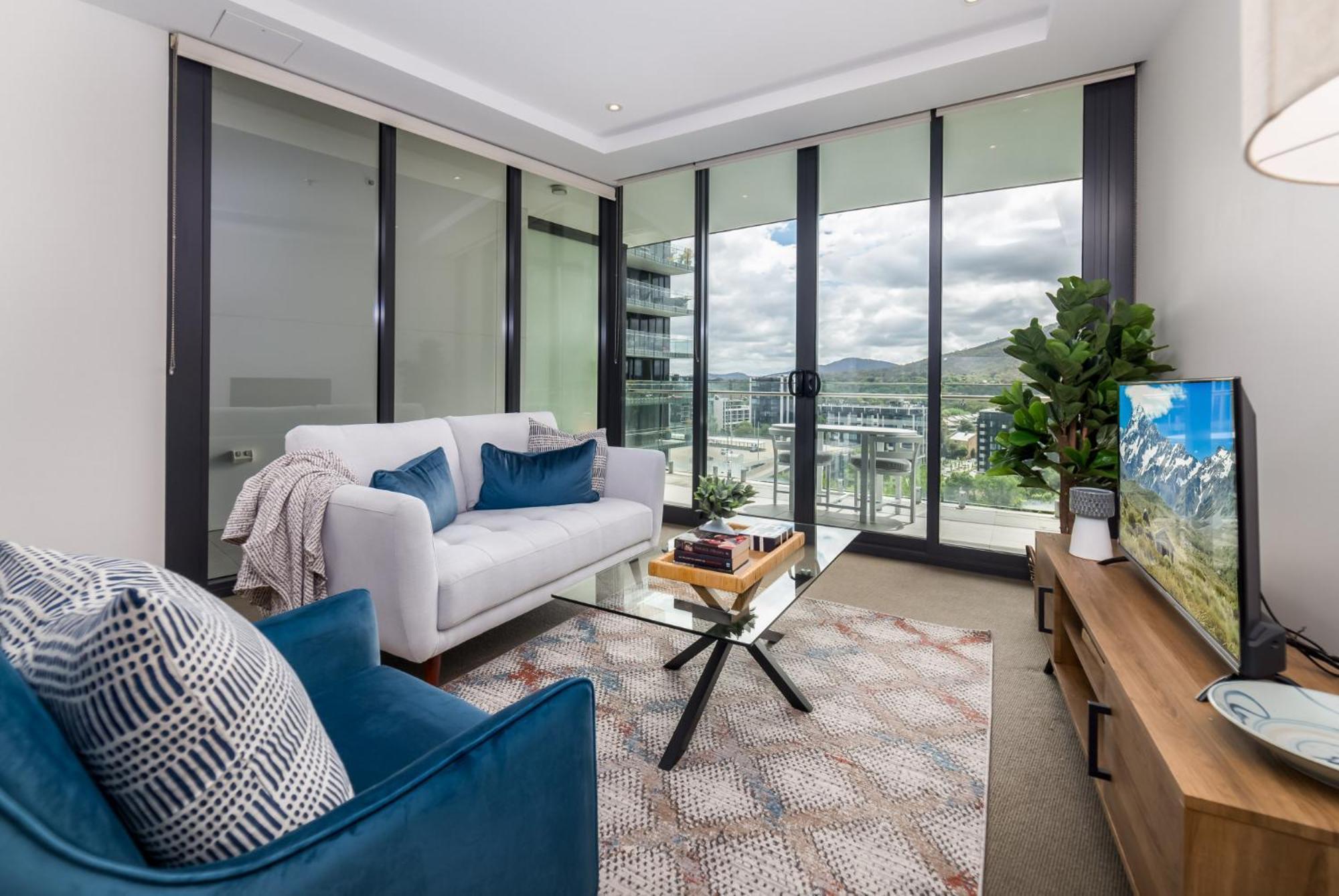 Executive Balcony In * Canberra