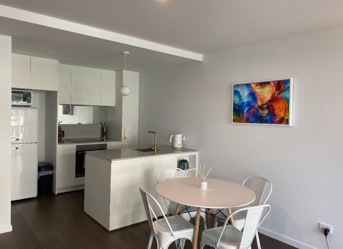 Apartment City-self Check In-parking-pool Canberra