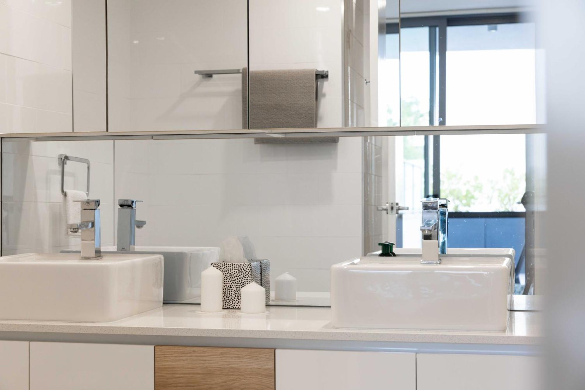 Sunny Blossom Escapes With Free Parking And Pool Apartment *