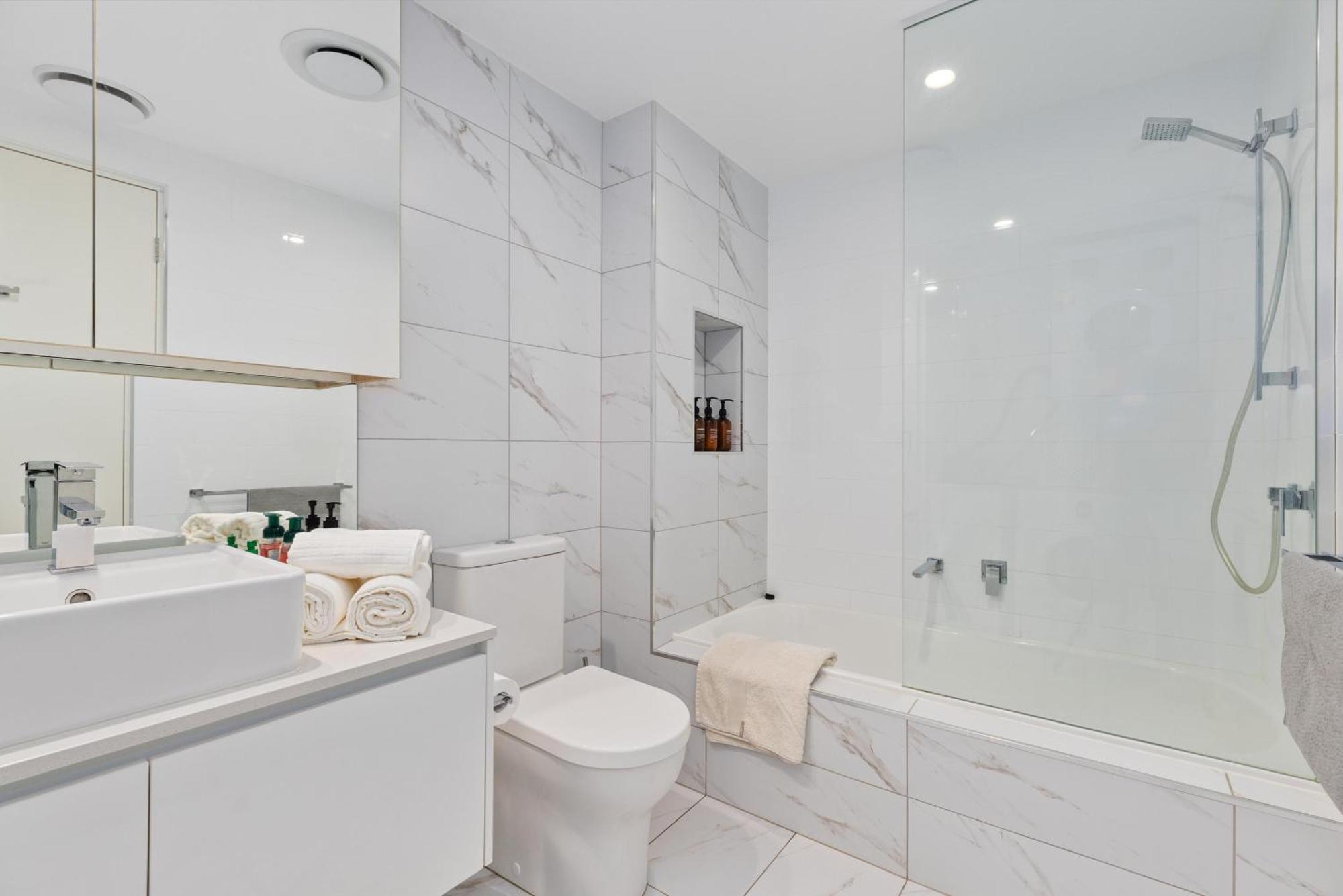 Sunny Blossom Escapes With Free Parking And Pool Apartment Canberra