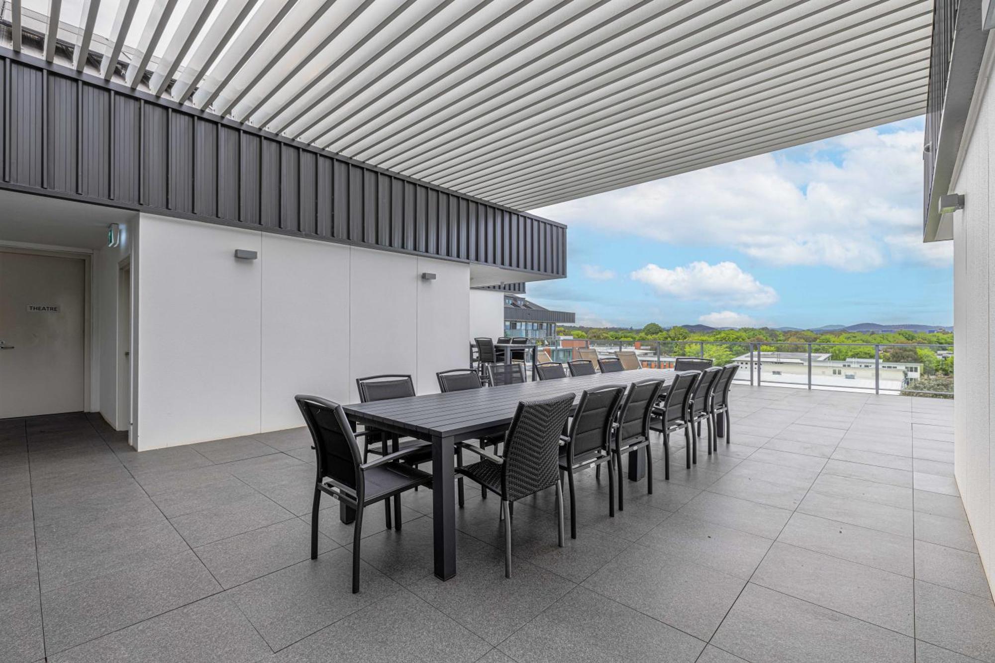 Sunny Blossom Escapes With Free Parking And Pool *