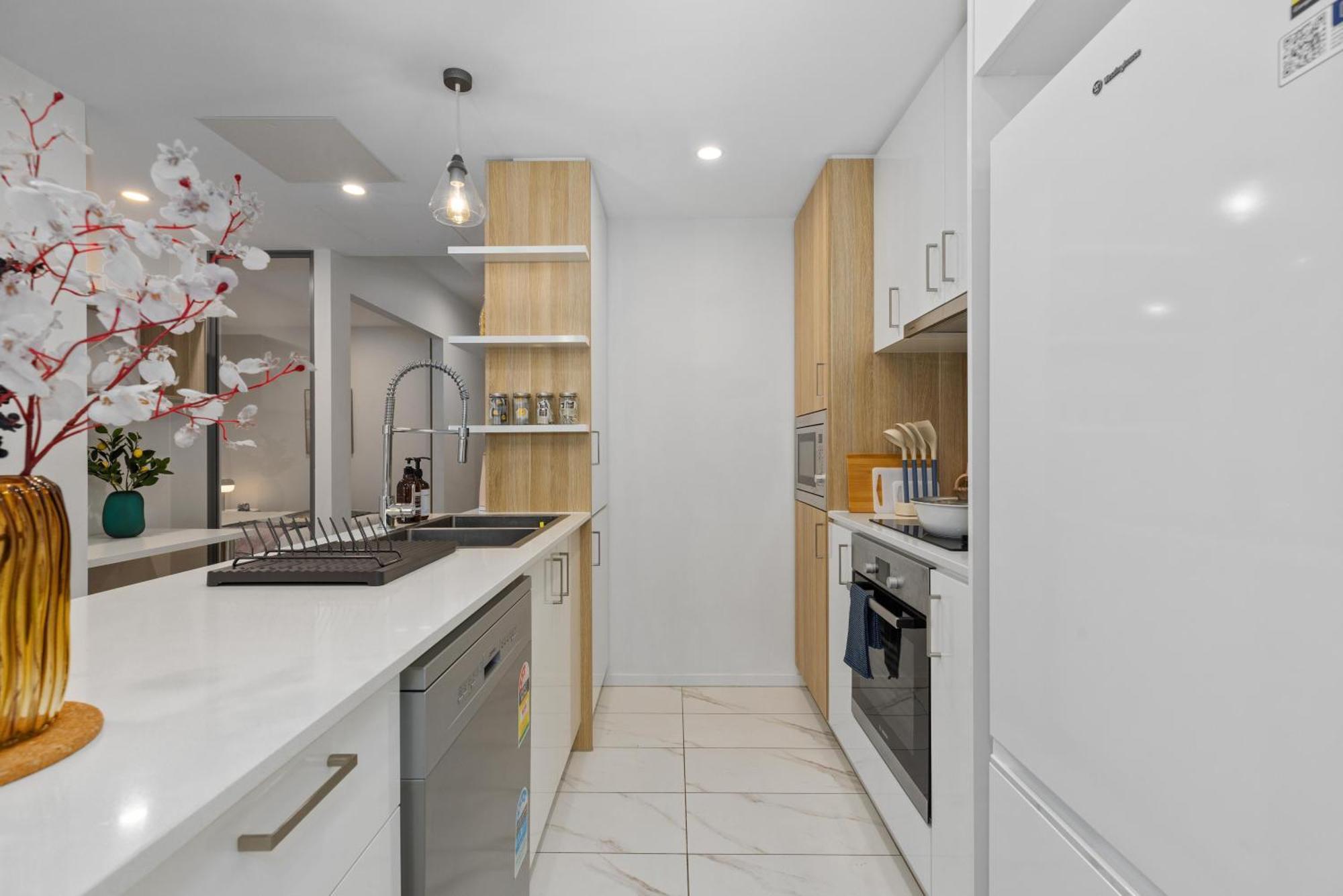Sunny Blossom Escapes With Free Parking And Pool Canberra
