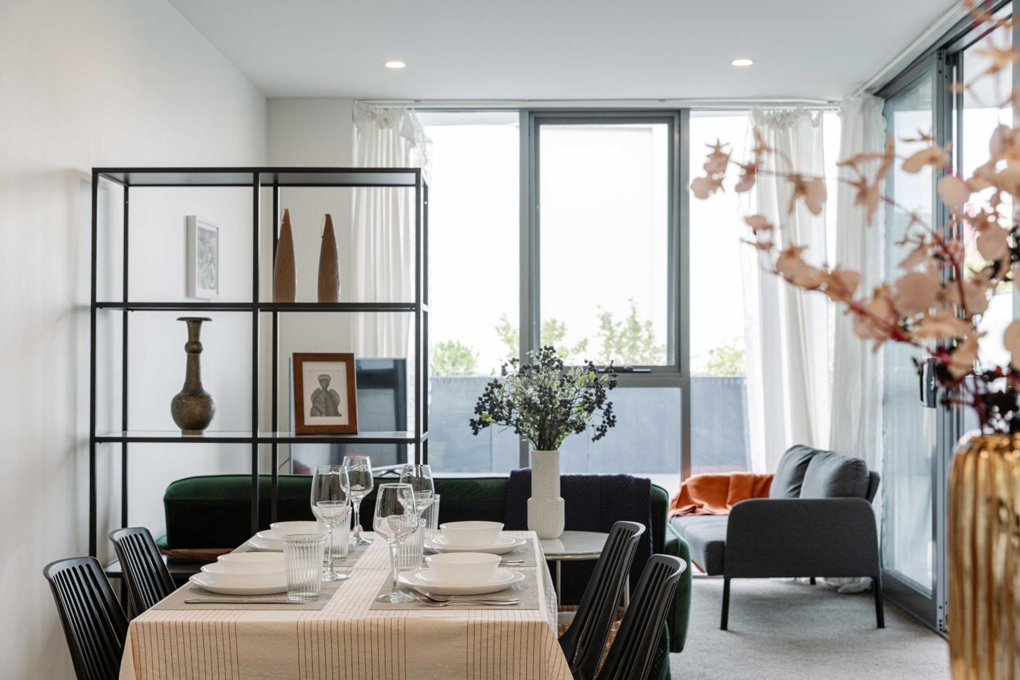 Sunny Blossom Escapes With Free Parking And Pool Apartment Canberra
