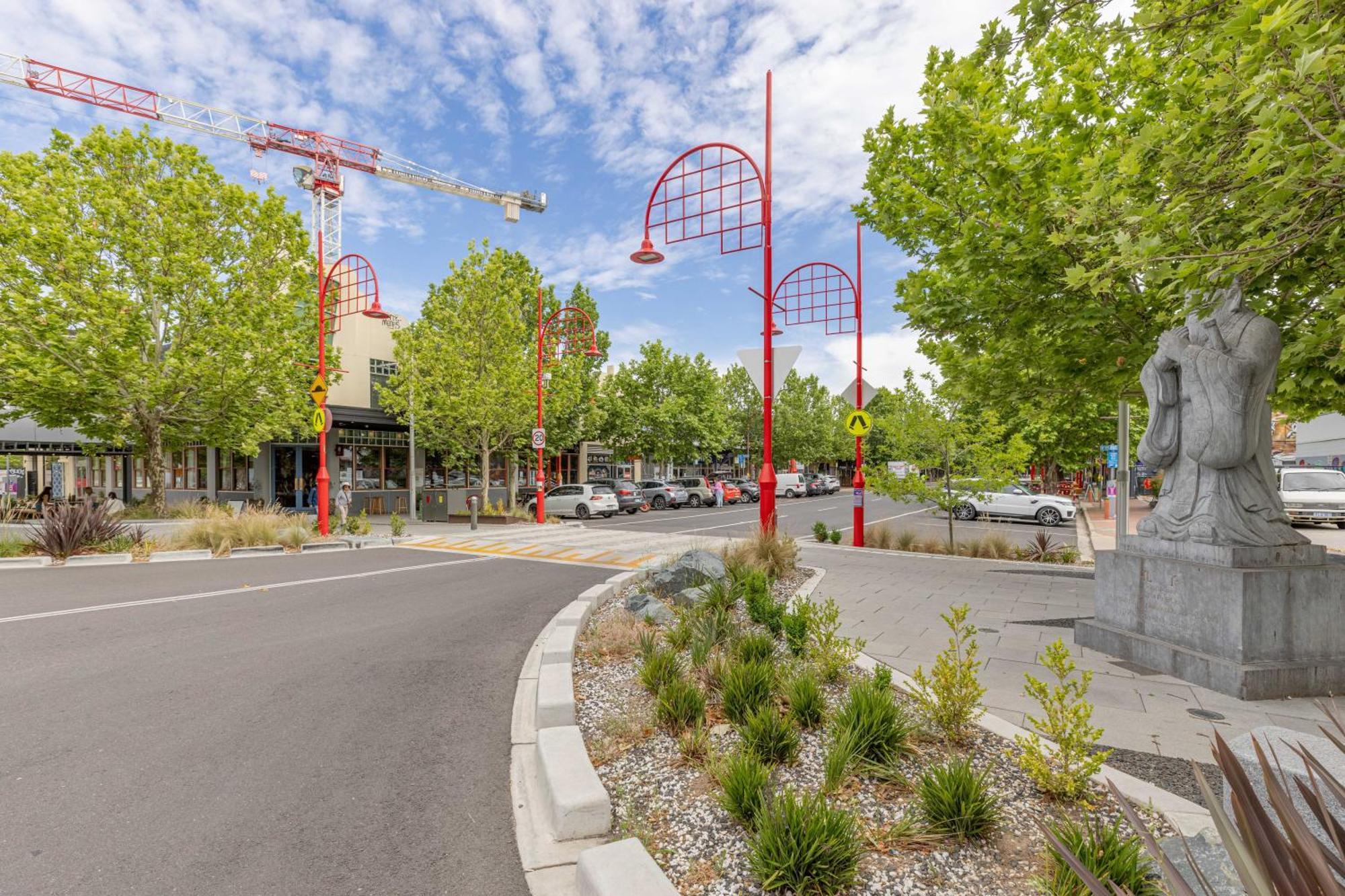 Sunny Blossom Escapes With Free Parking And Pool Apartment Canberra