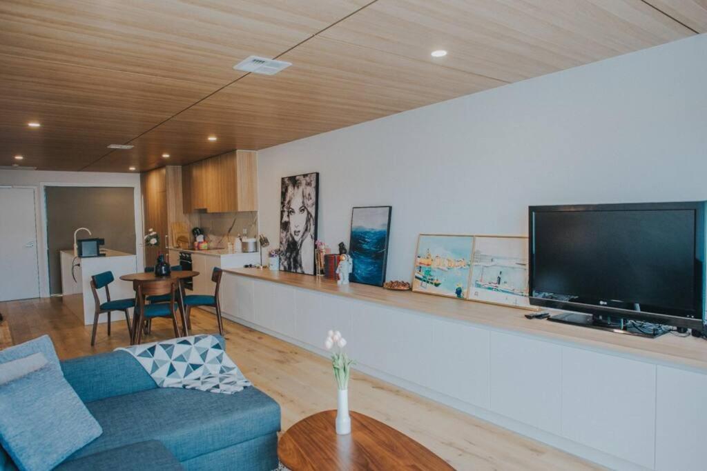 Modern 2 Bedroom At With Free Parking * Canberra