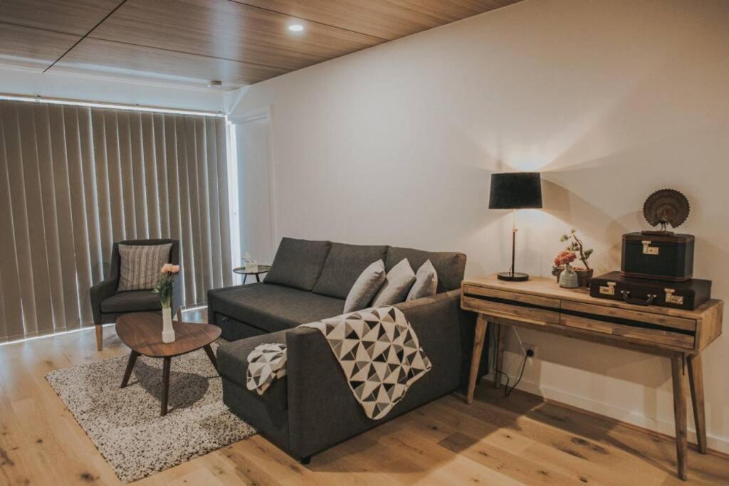Modern 2 Bedroom At With Free Parking