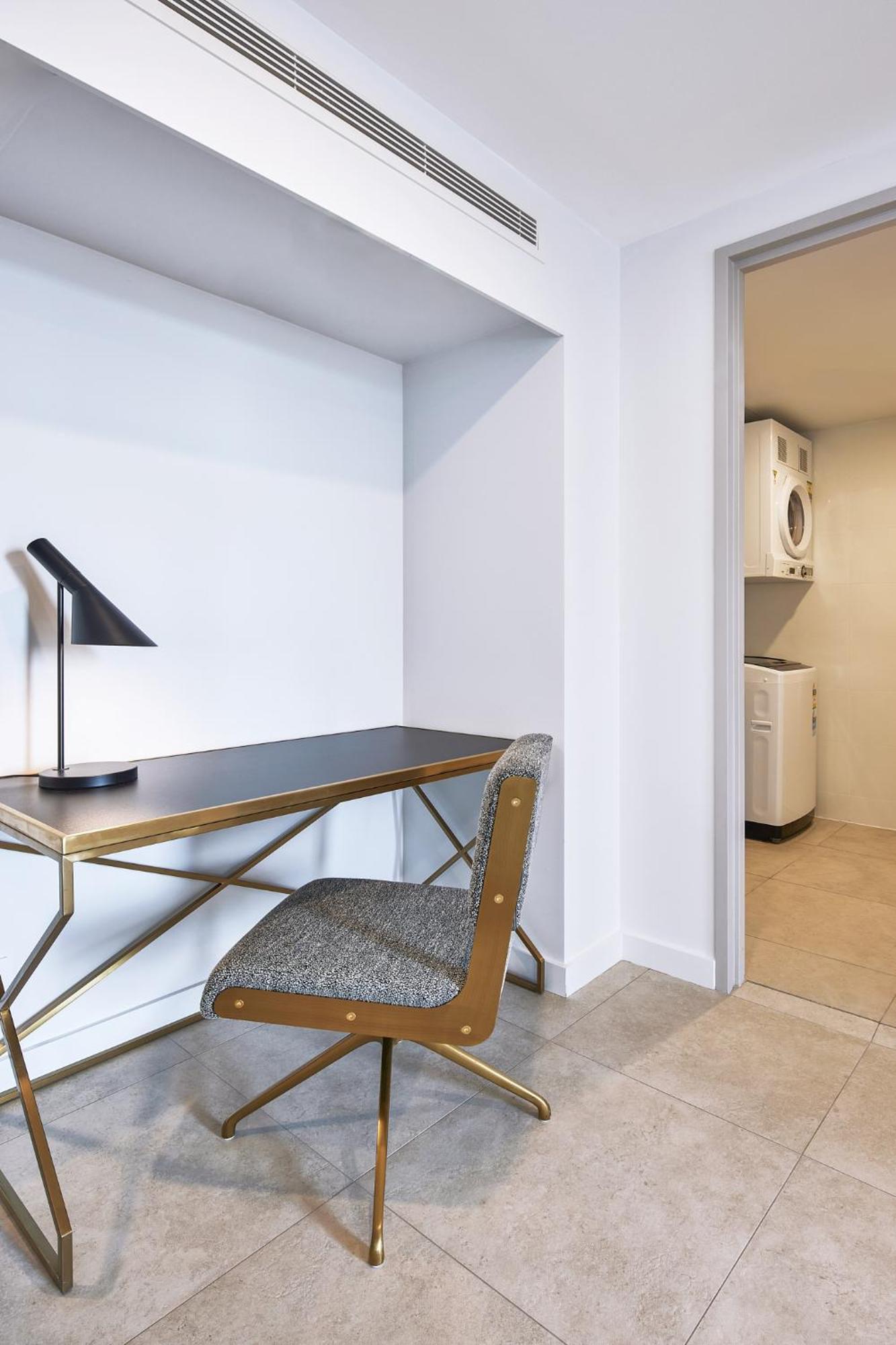 Aparthotel Meriton Suites